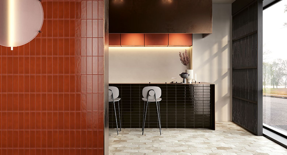 Piastrelle-cucina_Ceramica-Fioranese_Petite_Avorio-Exagona_Brick-Rosso-Nero